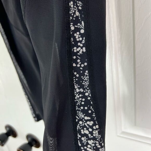 Lululemon Womens Cropped Leggings Size 4 - Picture 3 of 3